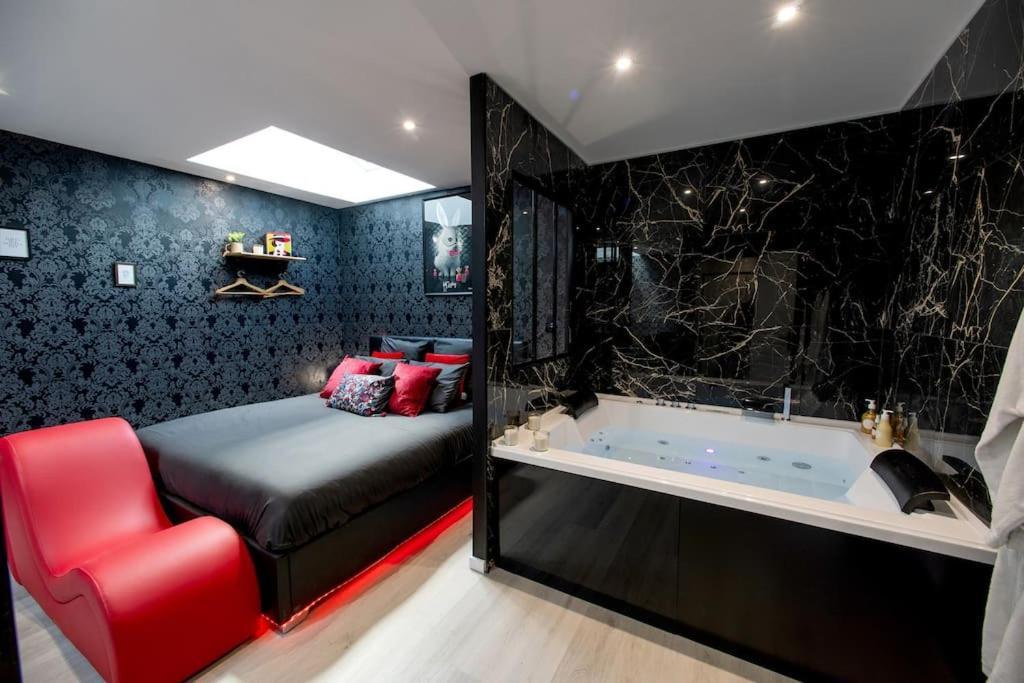 Aubie-et-Espessas * Love Room Jacuzzi * מראה חיצוני תמונה